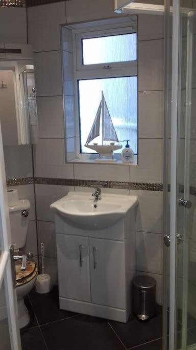 Between Piers, The Stylish Studio Flat In Cannon Place Brighton Eksteriør bilde