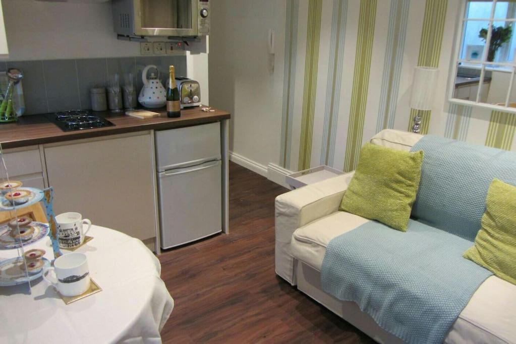 Between Piers, The Stylish Studio Flat In Cannon Place Brighton Eksteriør bilde